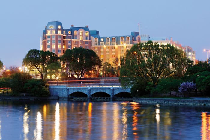 washington-exterior-night-03